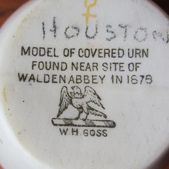 W.H. Goss crested heraldry china vintage Eastbourne (GC074 Grace) - Picture 7 of 7